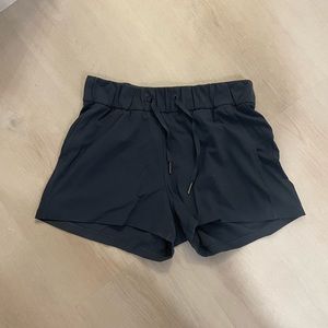 Lululemon size 6 short